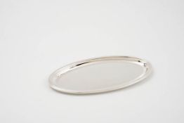 Kleines ovales Tablett, Italien 800er Silber. Schlichter Spiegel, Fahne mit profiliertem Rand.