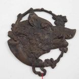 Wildschweinkopf als Wandrelief Bronze schwarz-braun patiniert. H.: 18 cm.