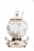 Bowlengefäß mit Schöpfkelle, Art Déco um 1930 Kugeliger Korpus aus reich geschliffenem Kristallglas.
