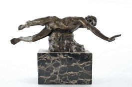 Nach einem Entwurf von Pierre Felix (Fix) Masseau 1869 - 1937 Ikarus Bronze; B 27 cm, H 8,5 cm, T 15