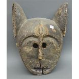 Holzmaske geschnitzt, Afrika, 20. Jh., h 42 cm,