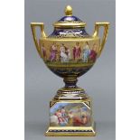 Amphorenvase Porzellan, Wien um 1850, aufwendige Bemalung, kobaltblauer und Golddekor, bezeichnet,