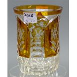 Freundschaftsbecher Glas, weiß mit Amperfarben, floraler Überfangdekor, um 1950, Randchip, h 11,5