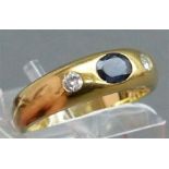 Bandring 14 kt. Gelbgold, ovaler Saphir, 2 Brillanten, zusammen ca. 0,08 ct., wesselton, ca. 3 g.,