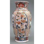 Porzellanvase Imari, Japan, um 1900, rot-goldener floraler Dekor, h 39 cm,