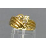 Damenring 18 kt. Gelbgold, besetzt mit 10 Diamanten zus. 0,10 ct., moderne Fassung, ca. 6,30 ct., RM