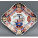 Wandplatte, 19. Jh. Porzellan, Imari Japan, blau-rotes Blumen- und Ornamentdekor, teilweise