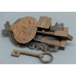 Eisenschloß mit Schlüssel, 19. Jh., starke Gebrauchsspuren, b 25 cm,