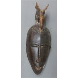 Holzmaske geschnitzt, Afrika, mit Aufbau, 1. Hälfte 20. Jh., h 45 cm,