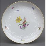 Gebäckplatte Porzellan, Manufaktur Meissen, Blumenmalerei, Reliefrand, blaue Schwertermarke, 3