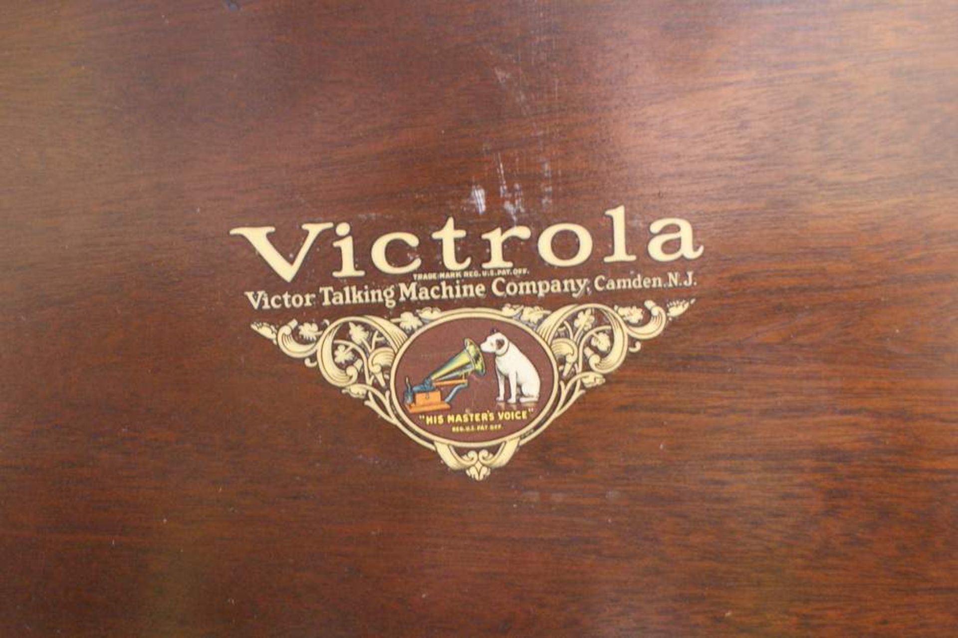 GRAMMOPHON Victrola, bez. Victor talking Machine Company, Funktion geprüft, mit einigenPlatten, H 92 - Bild 4 aus 7