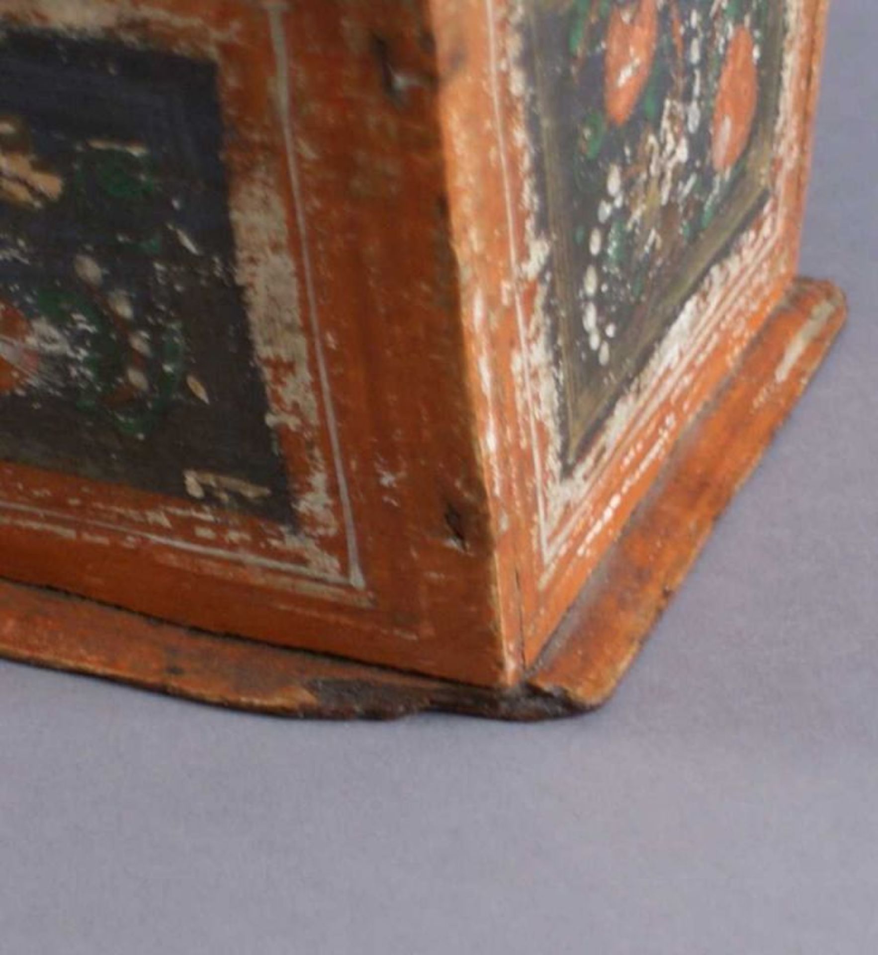 MINIATUR HOLZTRUHE 19. JH, kleine Holztruhe, original bemalt, mit floralem Dekor, H 15,5 x B 22,5 - Bild 8 aus 10
