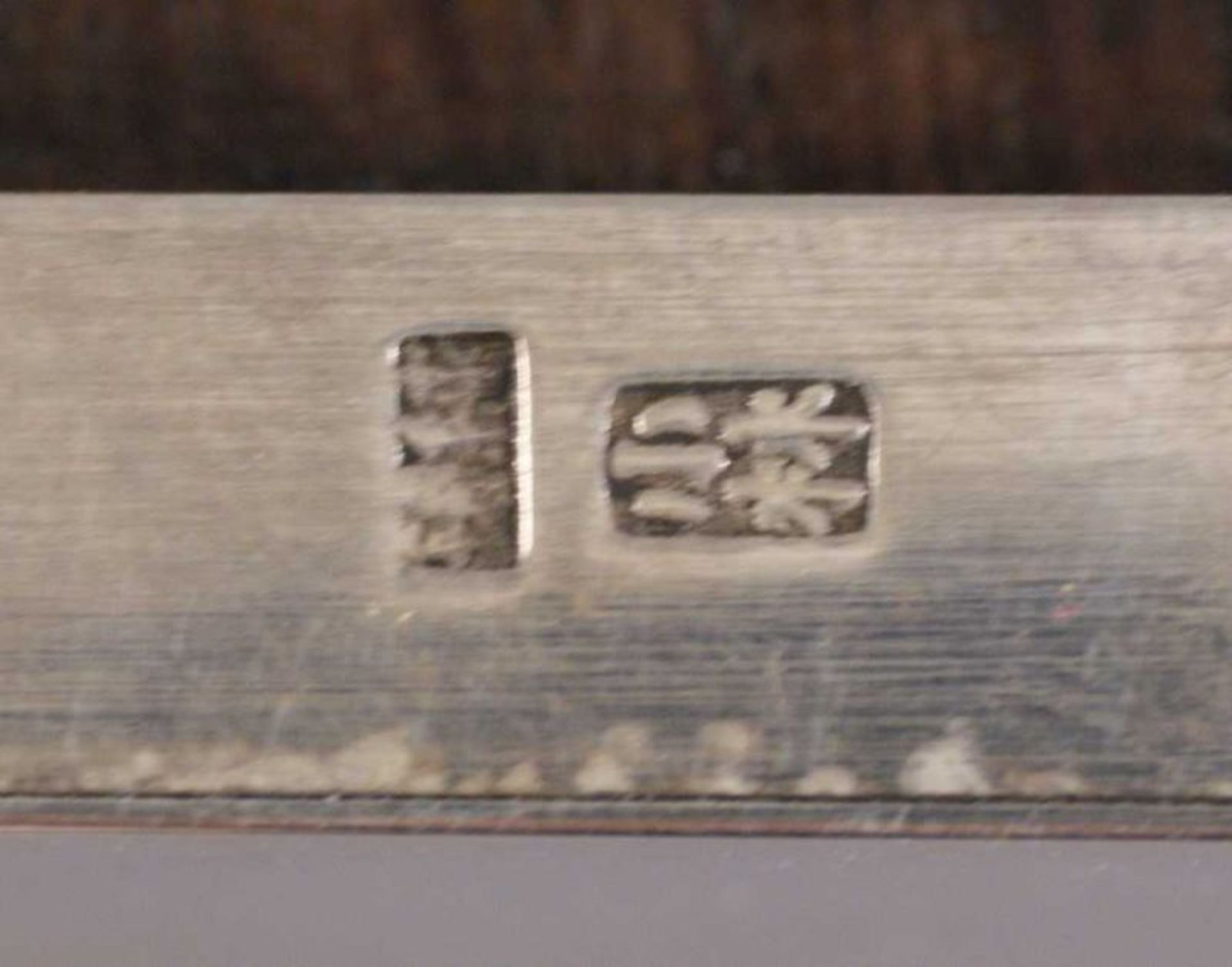 SILBERSCHATULLE Japan, um 1920, Silberschatulle mit Spuren im Schnee auf Korpus, bezeichnet wohl mit - Bild 5 aus 5