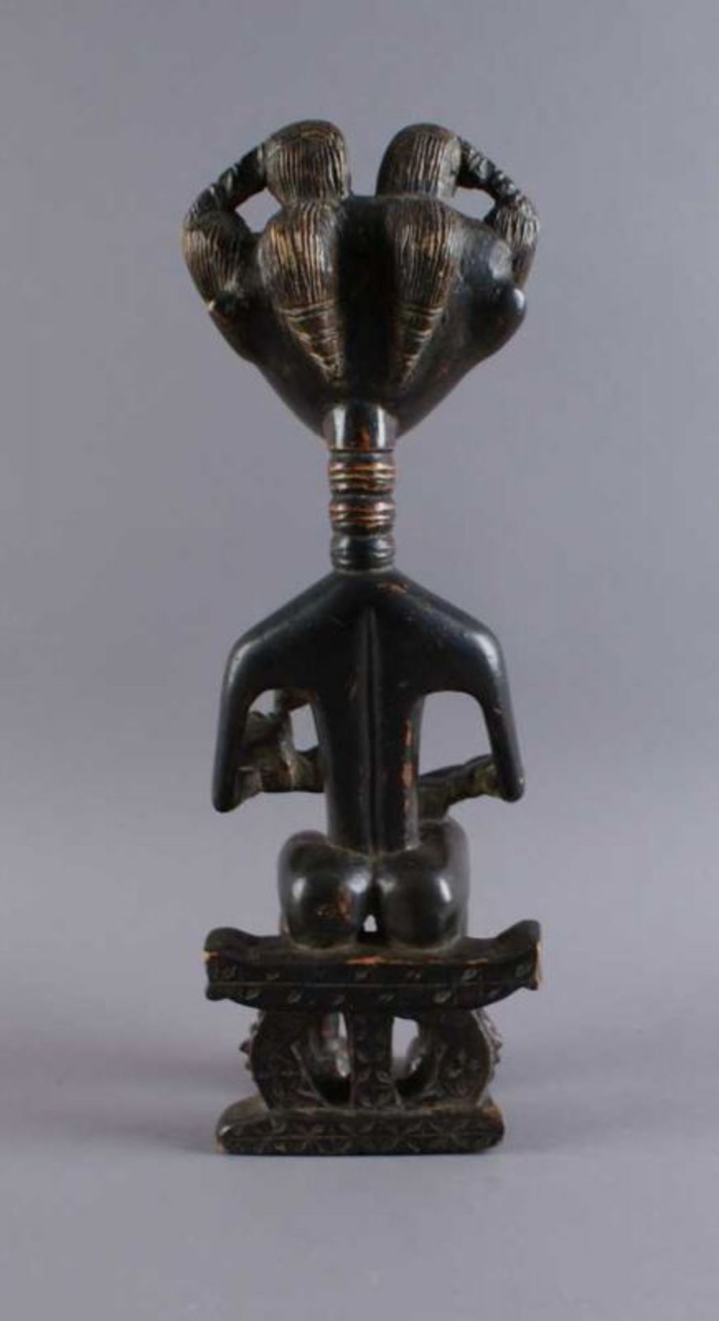 AFRIKANISCHE FIGUR 19. JH., afrikanische Fruchtbarkeitsfigur aus Holz geschnitzt, Mutter mit - Bild 6 aus 7