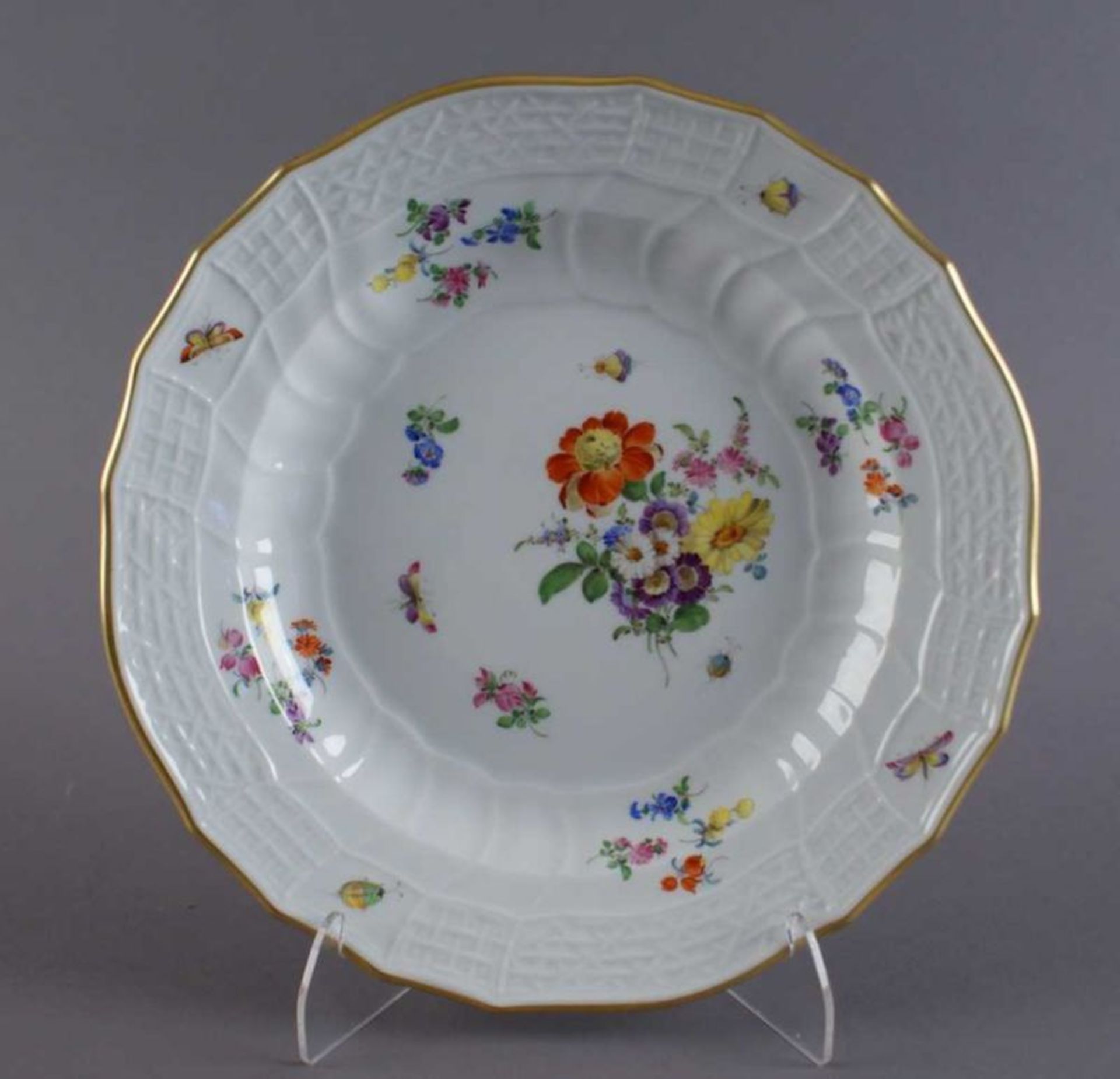 ACHT MEISSEN TELLER 19. JH., Porzellan, Goldrand, sieben Teller mit Blumendekor, Streublümchen und - Bild 11 aus 12