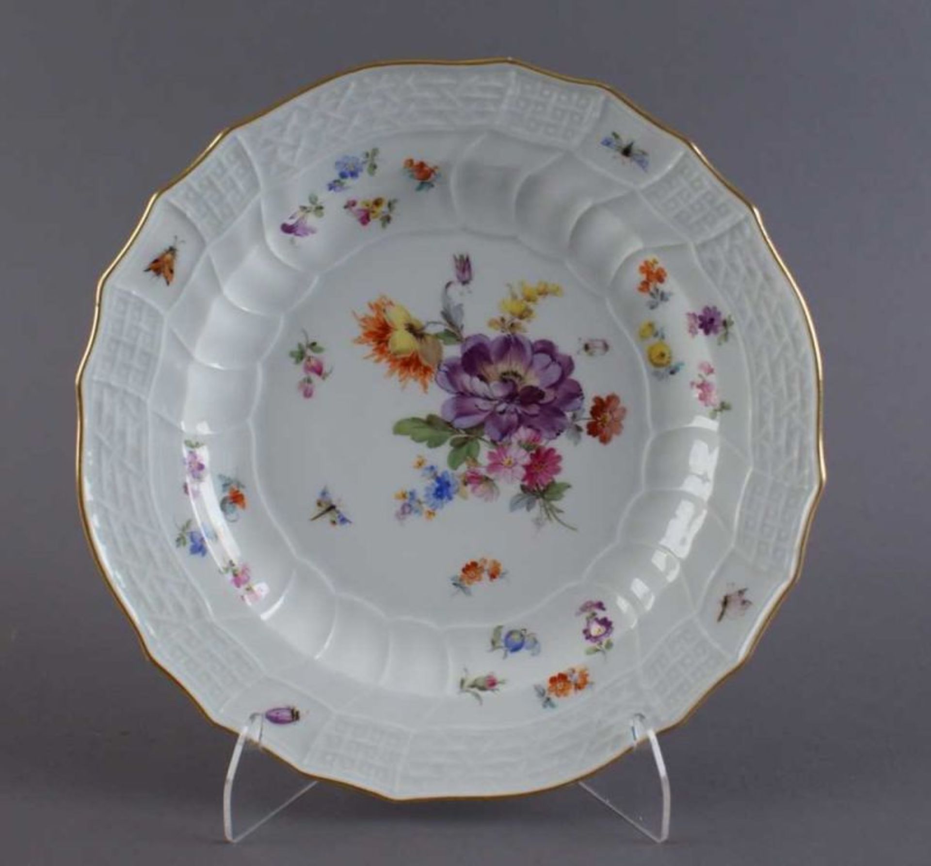 ACHT MEISSEN TELLER 19. JH., Porzellan, Goldrand, sieben Teller mit Blumendekor, Streublümchen und - Bild 10 aus 12