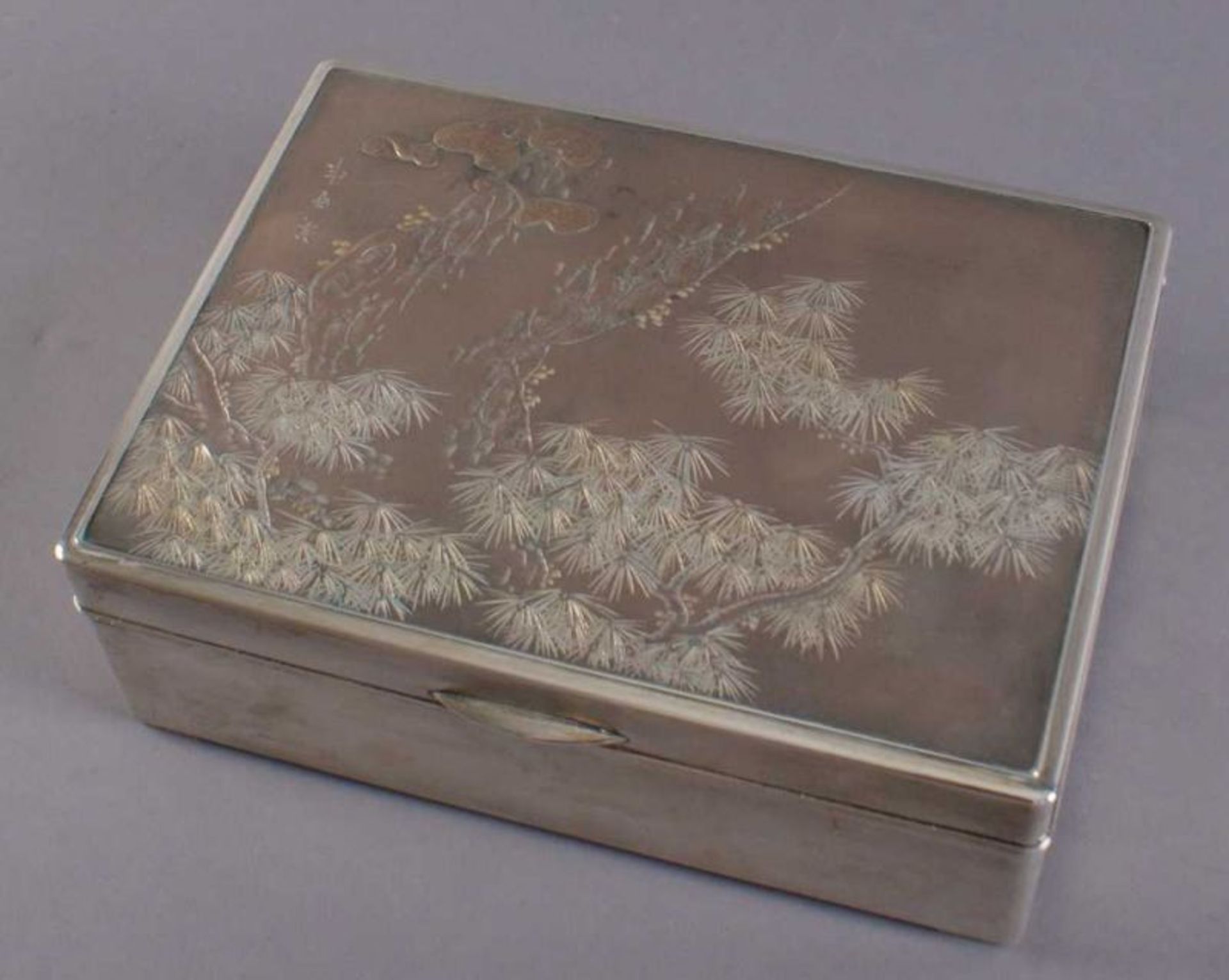 SILBERSCHATULLE Japan, um 1920, Silberschatulle mit Spuren im Schnee auf Korpus, bezeichnet wohl mit - Bild 2 aus 5