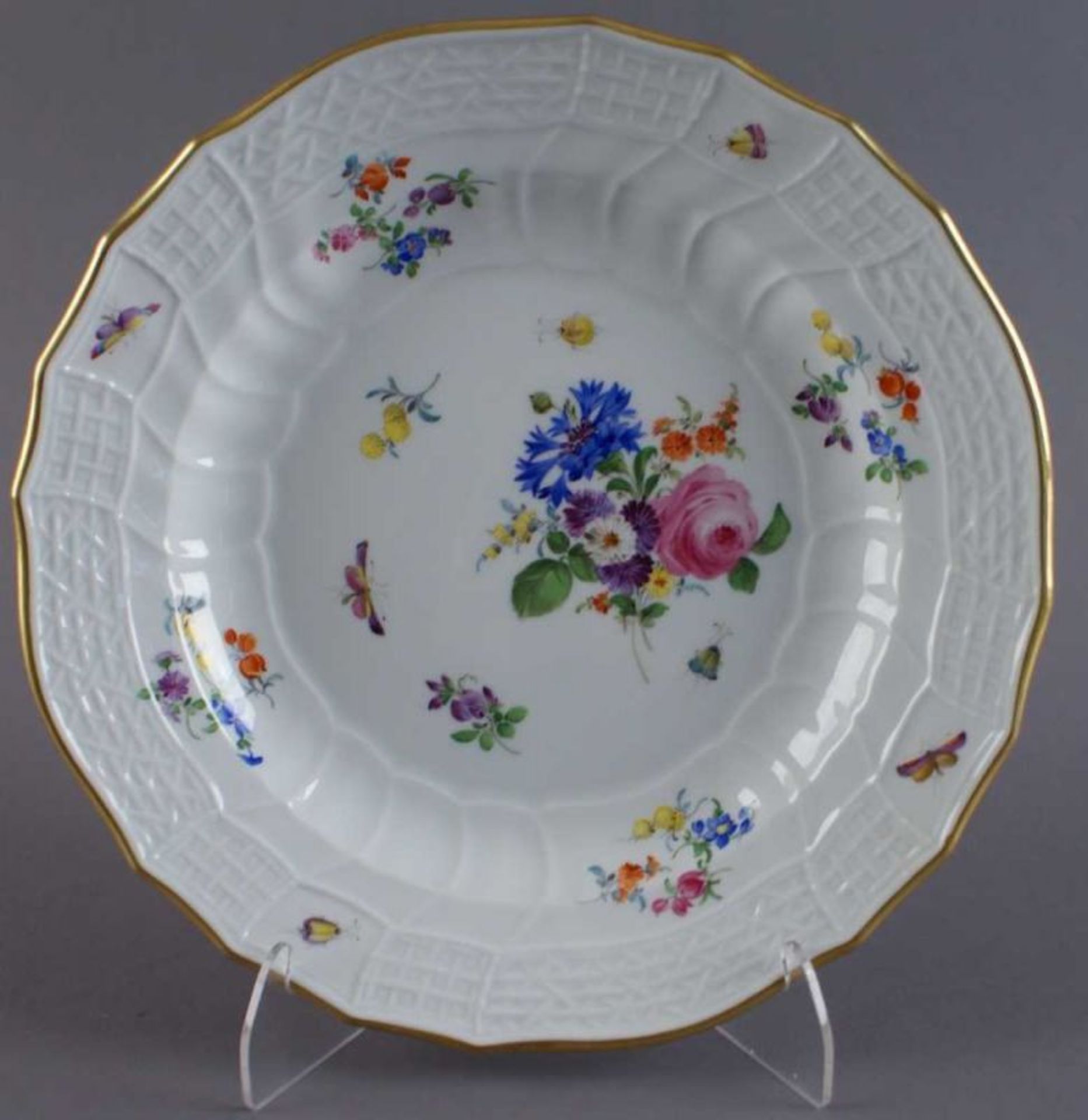 ACHT MEISSEN TELLER 19. JH., Porzellan, Goldrand, sieben Teller mit Blumendekor, Streublümchen und - Bild 7 aus 12