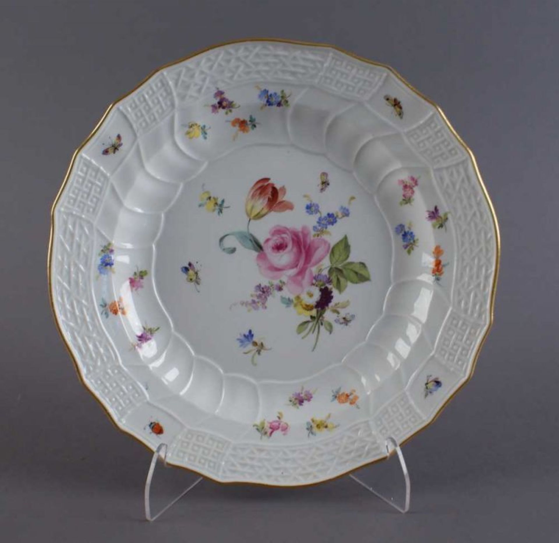 ACHT MEISSEN TELLER 19. JH., Porzellan, Goldrand, sieben Teller mit Blumendekor, Streublümchen und - Bild 8 aus 12