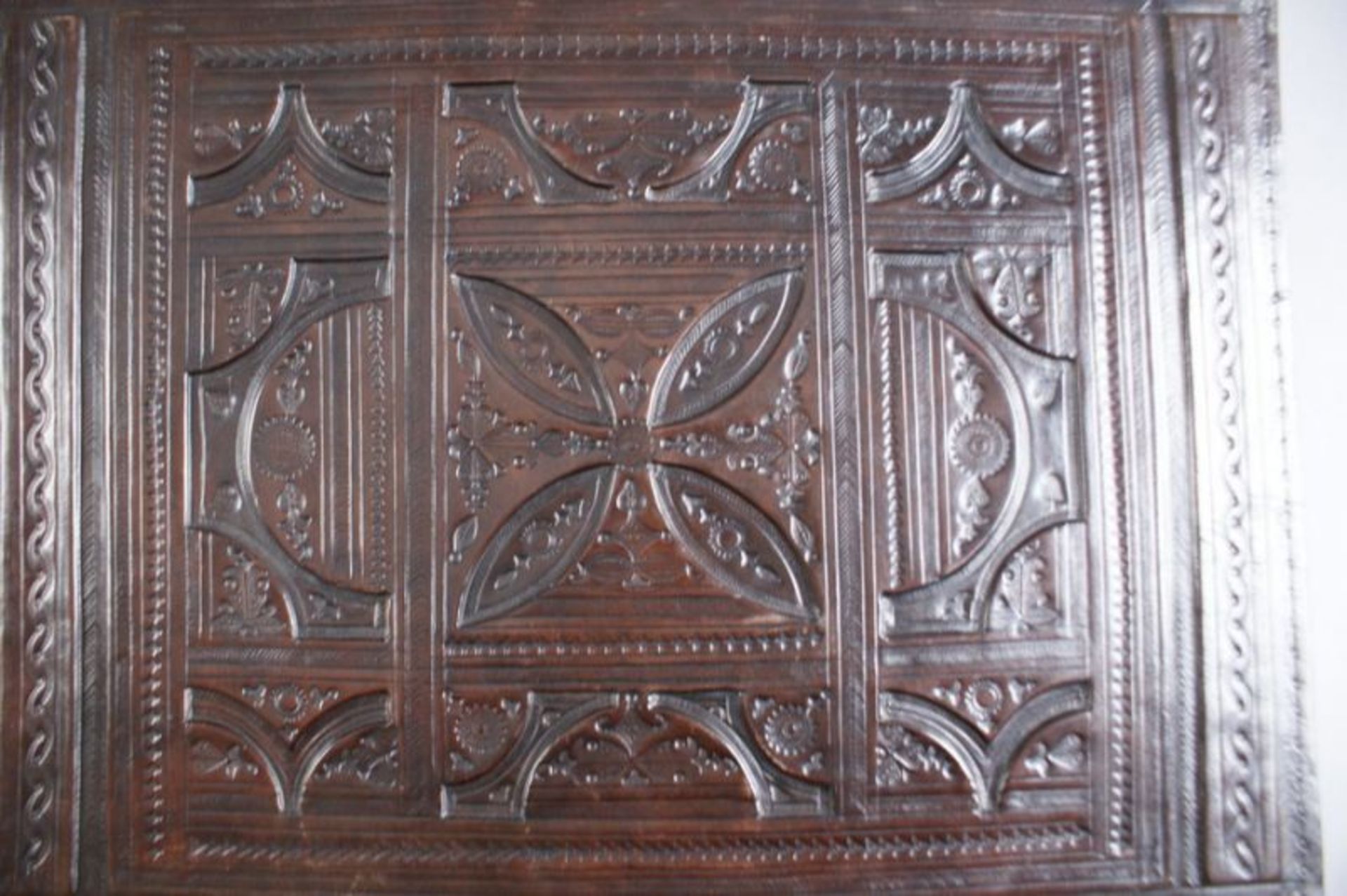 LEDER DOKUMENTENTASCHE aufwändig geprägtes Leder mit gotischen Ornamenten, 47x33x8 cm 20.17 % - Bild 5 aus 5