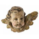 Kleiner Cherub Holz, Farbfassung. Best. H. 4,5 cm. Provenienz: Sammlung B. Böck