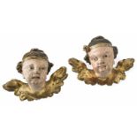 Zwei Cherubim mit Stirnband Bayern, 18. Jh. Pausbackige Kinderköpfe mit betonter Kinnmulde und