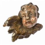 Kleiner Cherub Holz, Farbfassung. Besch. H. 7 cm. Provenienz: Sammlung B. Böck