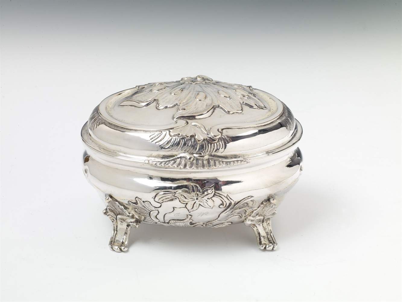 A Zerbst silver sugar box. Probably marks of Christian Gottlieb Abicht, ca. 1760. W 13; D 10.5; H
