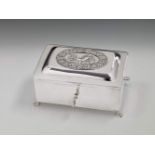 A Berlin silver sugar box. Marks of August Wilhelm Lienemann, 1819 - 32. W 15; D 10.5; H 7 cm,