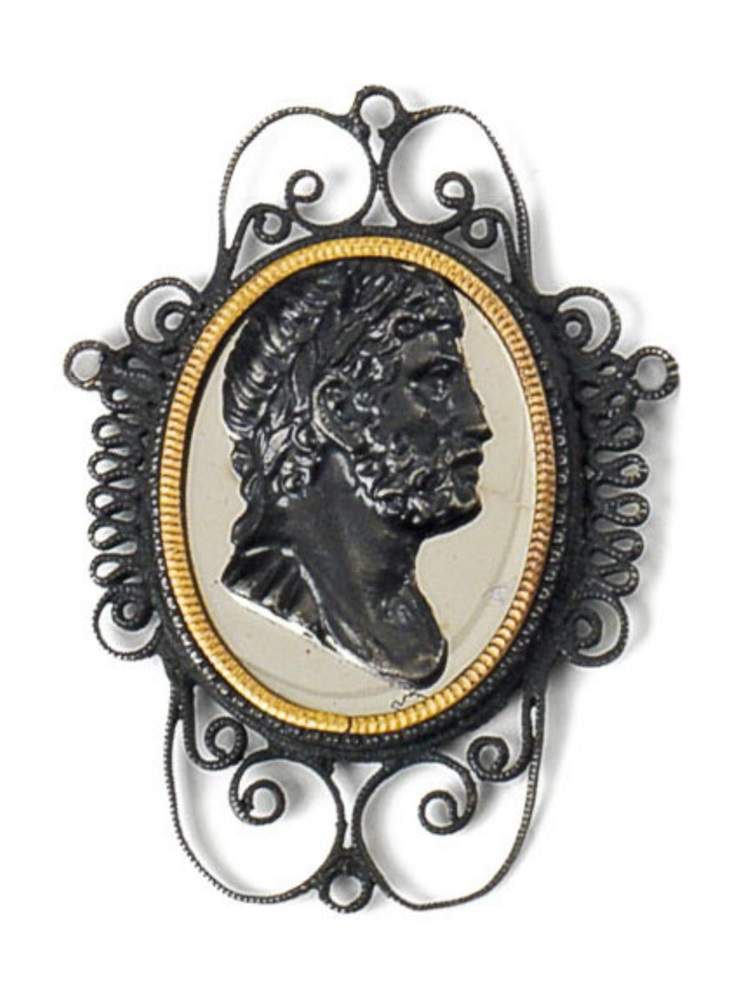 A Prussian cast iron cameo collier A Prussian cast iron cameo collier. Designed as a chain of 15 - Image 2 of 2