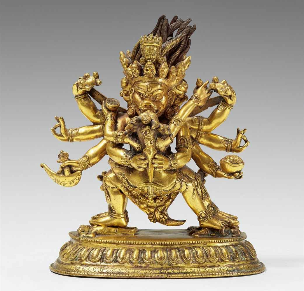 Dharmapala Yama in yab-yum. Feuervergoldete Bronze. Sinotibetisch. 19. Jh. Der büffelgesichtige