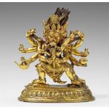 Dharmapala Yama in yab-yum. Feuervergoldete Bronze. Sinotibetisch. 19. Jh. Der büffelgesichtige