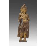 Bodhisattva. Holz. Tibet. 17./18. Jh. In tribhanga-Haltung stehend und die rechte Hand im Lehrgestus