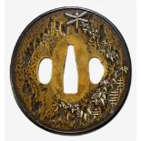 Tsuba. Sentoku. 18./19. Jh. Oval, mit in shibuichi eingefasstem Rand. In Relief und farbigen