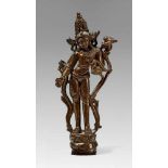 Bodhisattva. Bronze. Westtibet. 11./12. Jh. Die Figur steht in tribhanga auf einem runden