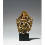 Achtarmige Vasudeva-Kamalaja auf Garuda. Messingfarbene Bronze. Nordindien, Kaschmir. 12. Jh. Die