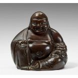 Milefo, auch Budai genannt. Bronze. Späte Qing-Zeit, 19./20. Jh. In entspannter Haltung sitzend, auf