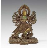 Durga Mahishasuramardini. Bronze. Nepal. 18. Jh.Die 18-armige Durga, eine Emanation der Göttin Devi,