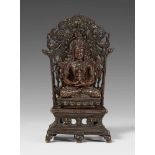 Buddha Amitayus mit Gloriole. Kupferbronze. China. Pala-Revival-Stil, 18./19. Jh. Der Herr des