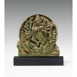 Runde Plakette. Bronze. Südwest-Indien, Kerala. 15./17. Jh. In Relief der tanzende tausendarmige