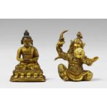 Zwei Miniaturfiguren. Feuervergoldete Bronze. Sinotibetisch. 18./19. Jh. a) Buddha Amitayus.