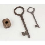Two wrought iron keys. Circa 1200. 19,2 y 13,4 cm.