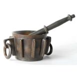 Lost-wax cast bronze mortar. Morisco art. Gothic. 15th century. With a cylindrical shape and