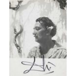 Salvador Dalí (Figueres, 1904 - 1989) Autograph in felt-tip pen, on a photograph taken in 1955 by