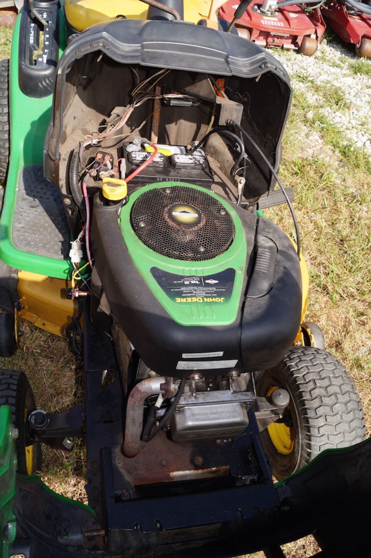 John Deere LA 105 Riding Mower - Image 9 of 10