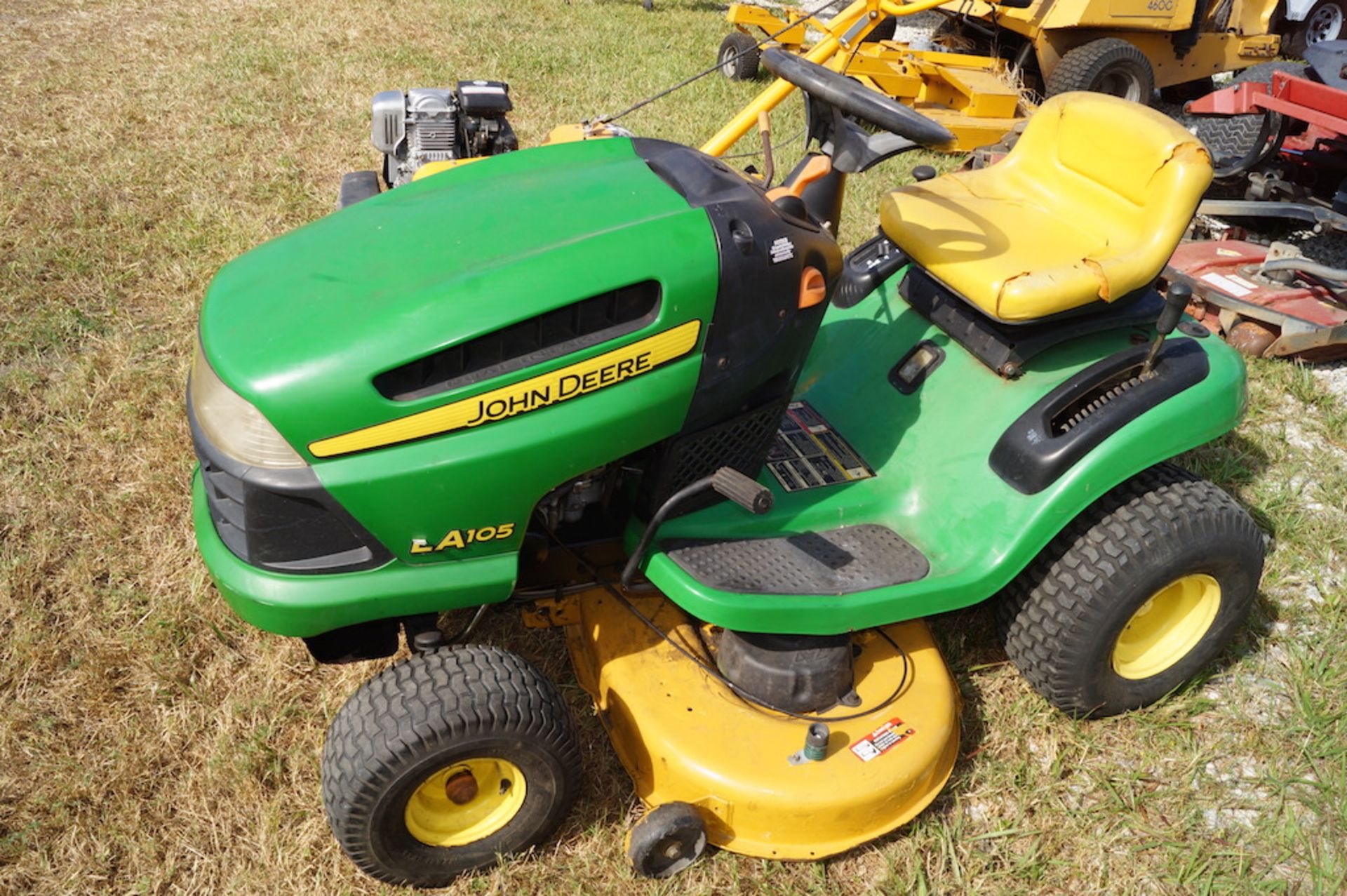 John Deere LA 105 Riding Mower