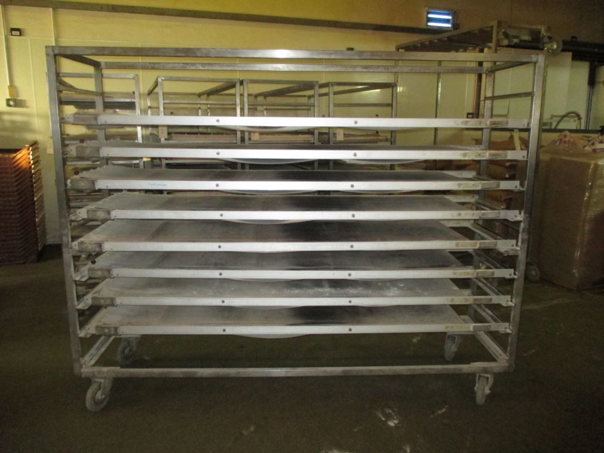 Metal 10 space setter rack with 8 setting tables - Image 3 of 3