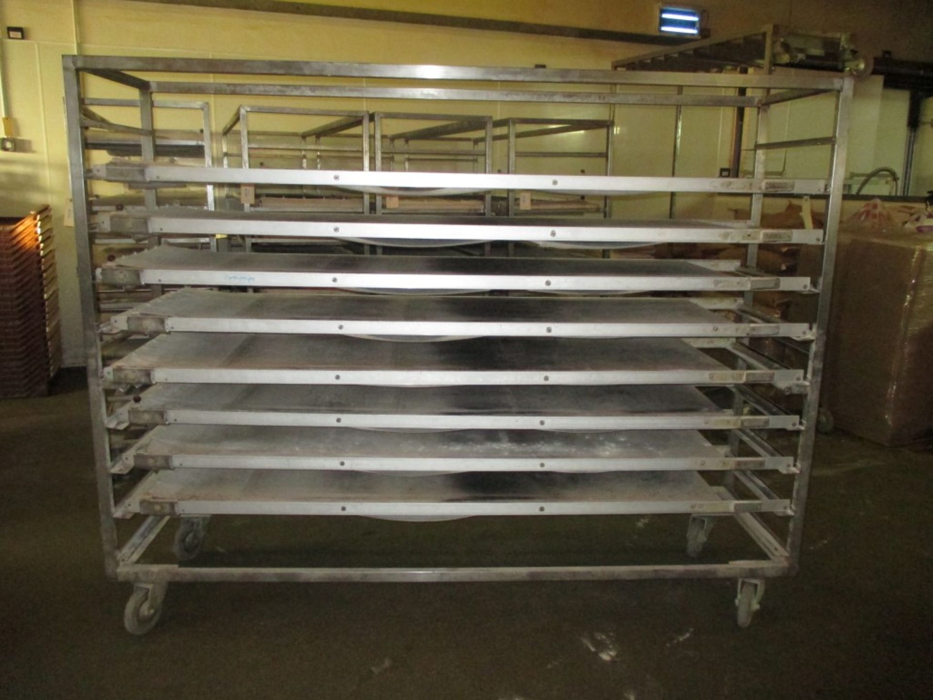 Metal 10 space setter rack with 8 setting tables - Image 3 of 3