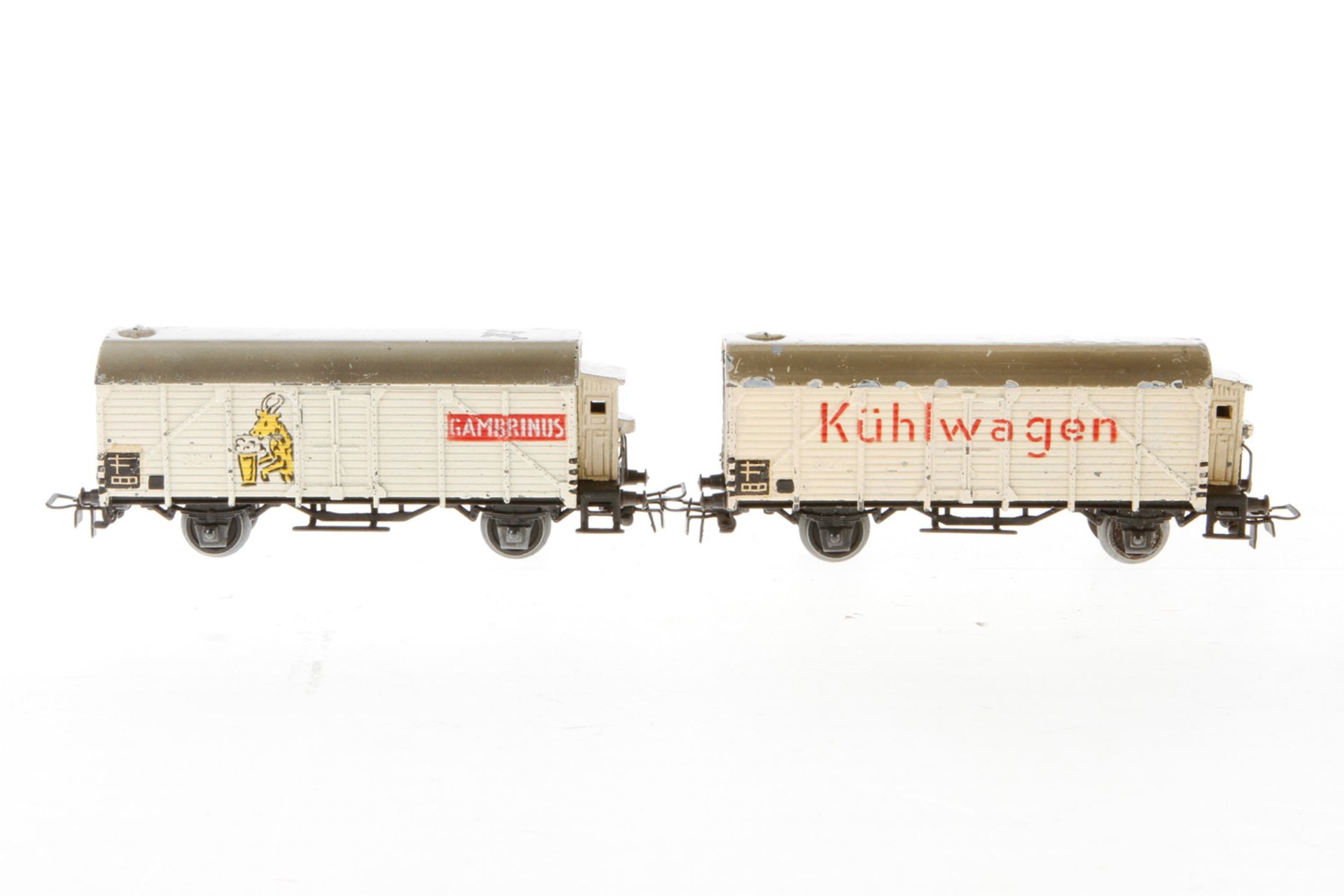 2 Märklin Güterwagen, S H0, Guss, elfenbein: Kühlwg. 324 und Bierwg. 325, Lackschäden, Alterungs-