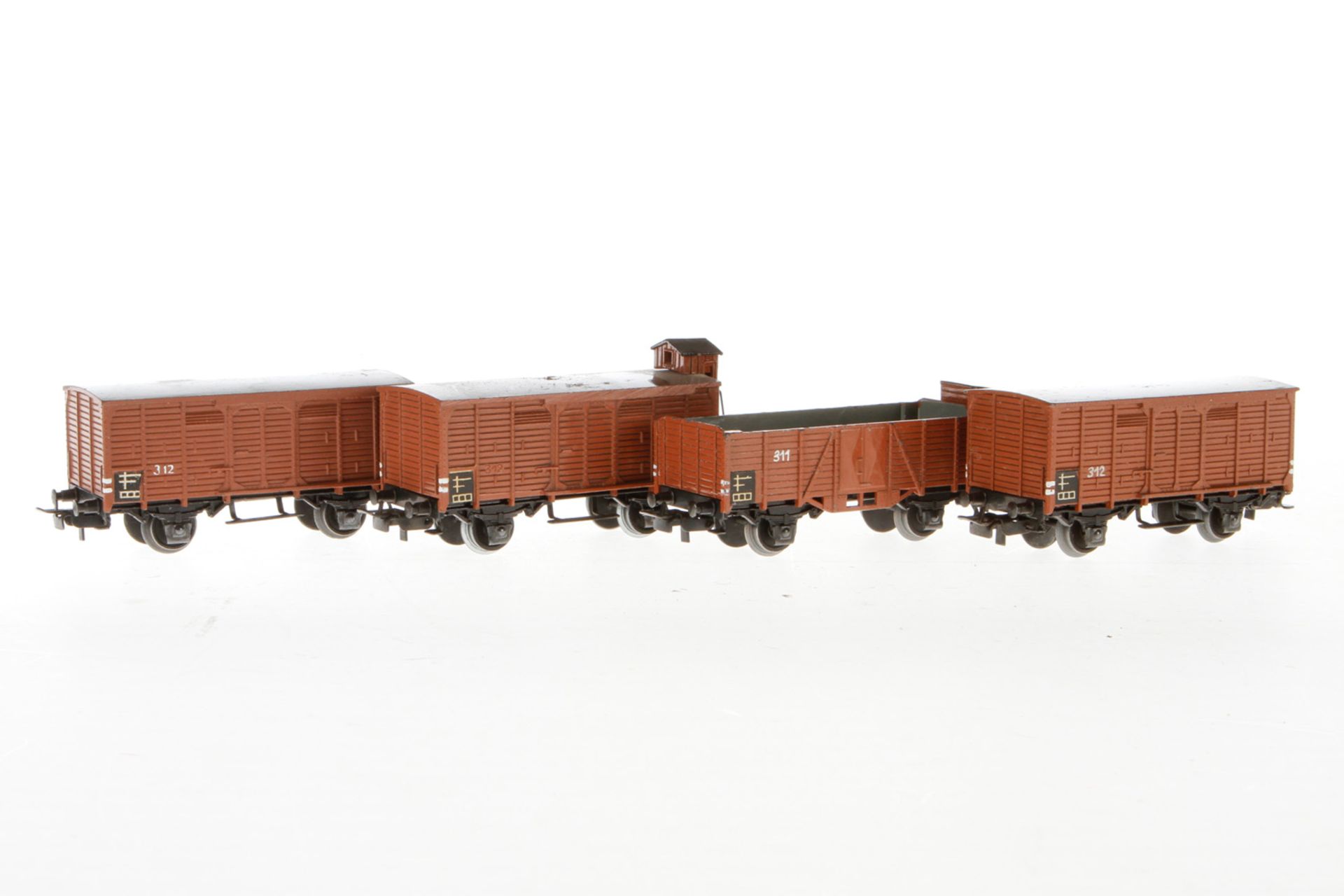 4 Märklin Güterwagen, S H0, Guss, braun: off. Güterwg. 315, ged. Güterwg. 312 und 2x 316, leichte